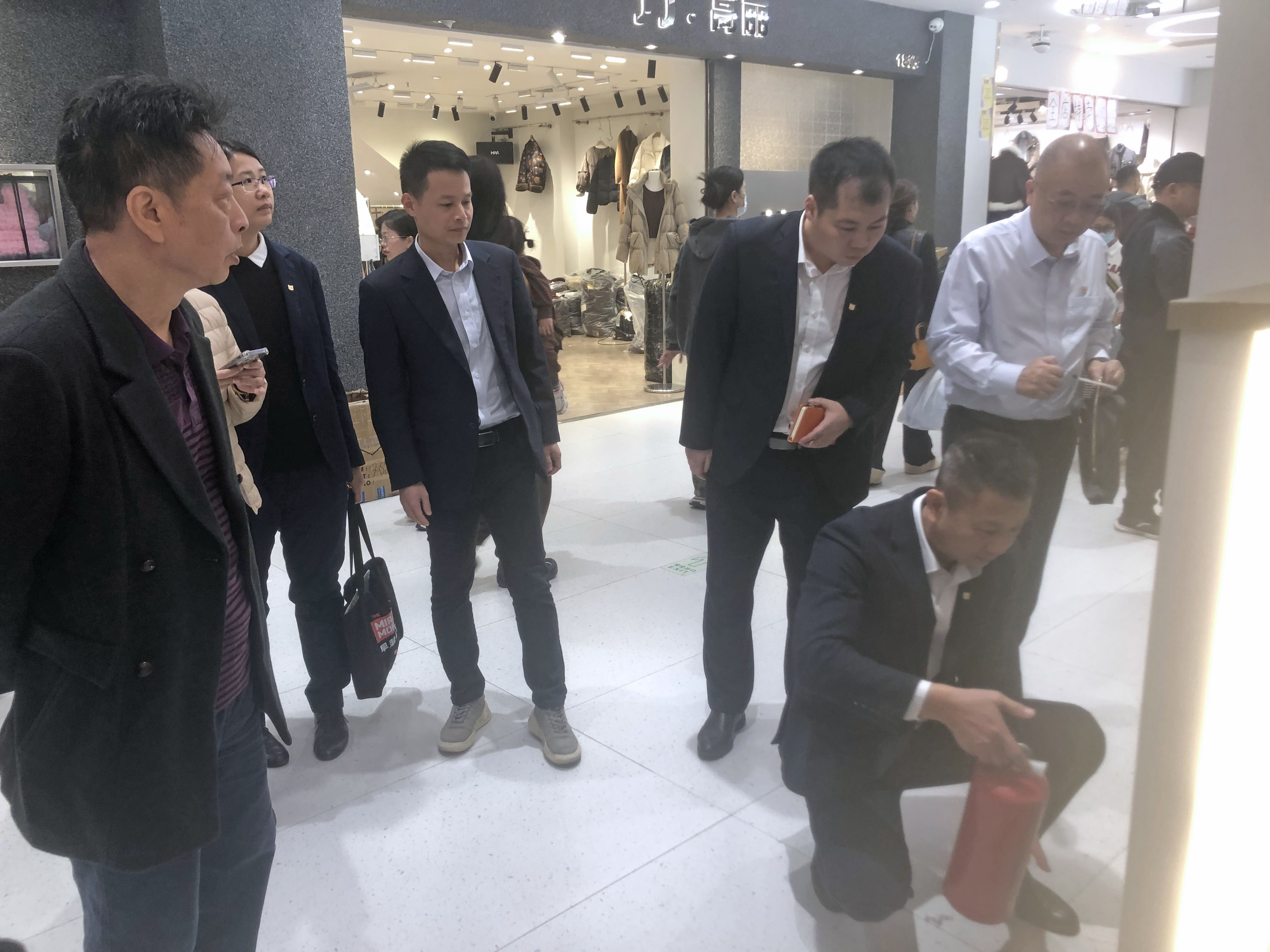 广百展贸党委书记、董事长廖雪强带队到红棉开展节前安全检查...