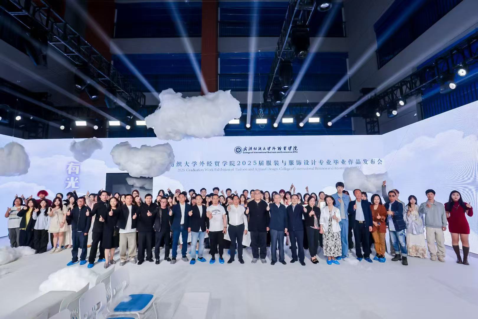 卜晓强总经理出席武纺学院毕业作品发布会