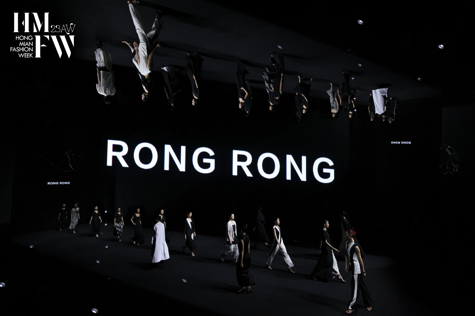 秀场直击丨RONG-RONG